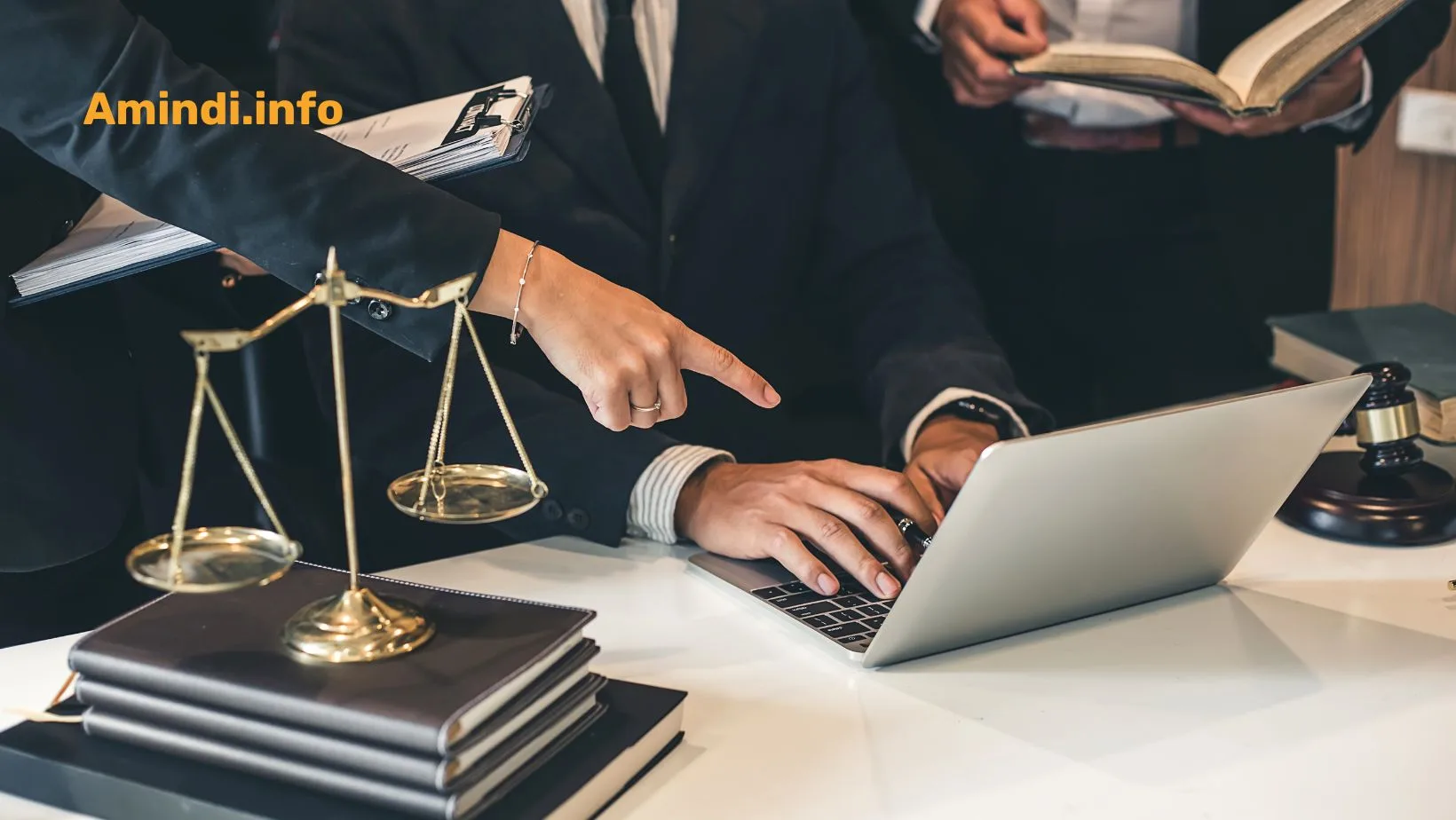 ადვოკატი